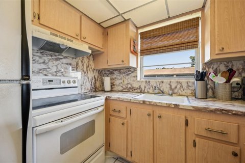 Condo in West Palm Beach, Florida, 1 bedroom  № 1970249 - photo 13