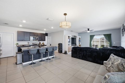 House in Wimauma, Florida 5 bedrooms, 234.3 sq.m. № 2416656 - photo 4