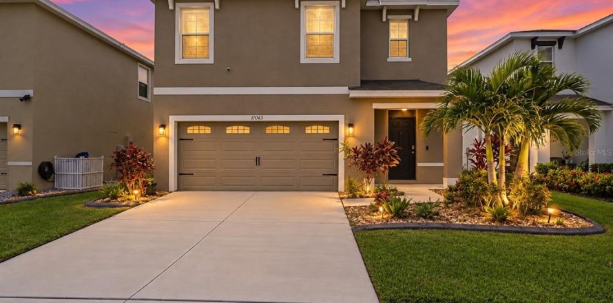 House in Wimauma, Florida 5 bedrooms, 234.3 sq.m. № 2416656