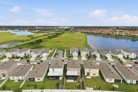 House in Wimauma, Florida 5 bedrooms, 234.3 sq.m. № 2416656 - photo 27