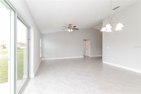House in Kissimmee, Florida 4 bedrooms, 152.36 sq.m. № 2107881 - photo 2