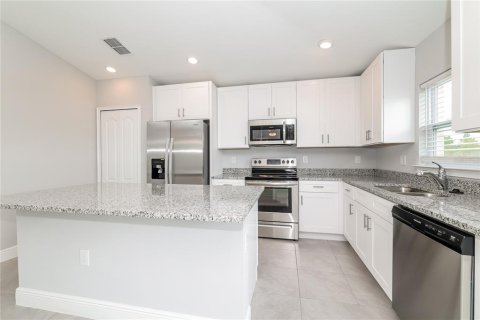 House in Kissimmee, Florida 4 bedrooms, 152.36 sq.m. № 2107881 - photo 5