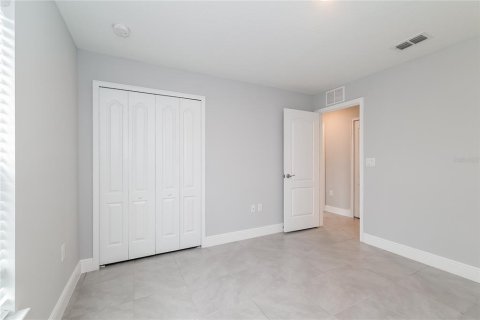 House in Kissimmee, Florida 4 bedrooms, 152.36 sq.m. № 2107881 - photo 8