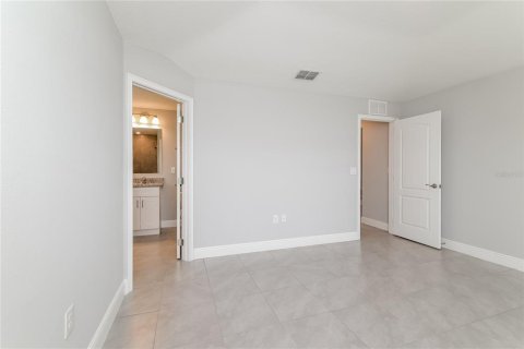 House in Kissimmee, Florida 4 bedrooms, 152.36 sq.m. № 2107881 - photo 13