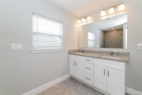 House in Kissimmee, Florida 4 bedrooms, 152.36 sq.m. № 2107881 - photo 12