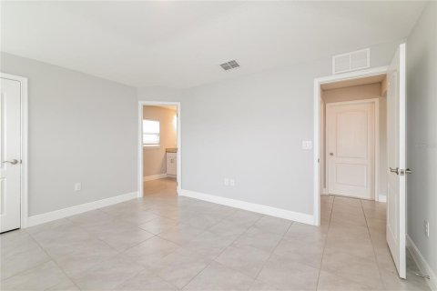 House in Kissimmee, Florida 4 bedrooms, 152.36 sq.m. № 2107881 - photo 14