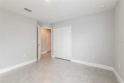 House in Kissimmee, Florida 4 bedrooms, 152.36 sq.m. № 2107881 - photo 9