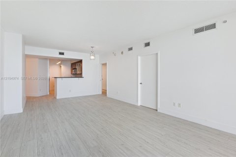 Copropriété à louer à Miami, Floride: 2 chambres, 112.88 m2 № 2417113 - photo 8