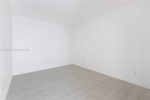 Copropriété à louer à Miami, Floride: 2 chambres, 112.88 m2 № 2417113 - photo 13