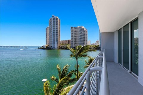 Copropriété à louer à Miami, Floride: 2 chambres, 112.88 m2 № 2417113 - photo 3