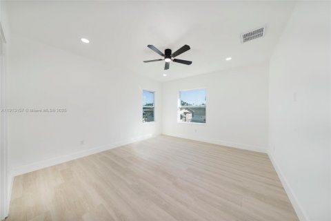 House in Saint Petersburg, Florida 5 bedrooms, 223.8 sq.m. № 1971184 - photo 22