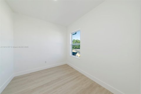 House in Saint Petersburg, Florida 5 bedrooms, 223.8 sq.m. № 1971184 - photo 26