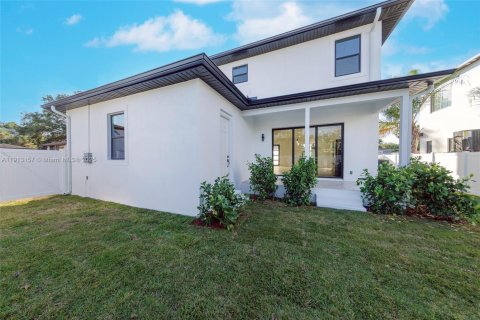 House in Saint Petersburg, Florida 5 bedrooms, 223.8 sq.m. № 1971184 - photo 7