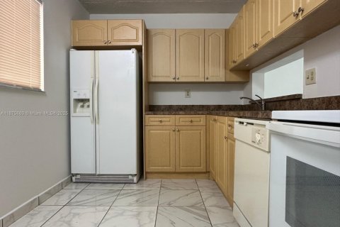 Condominio en alquiler en Miami, Florida, 2 dormitorios, 89.65 m2 № 1927500 - foto 3