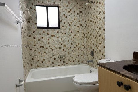 Condominio en alquiler en Miami, Florida, 2 dormitorios, 89.65 m2 № 1927500 - foto 12