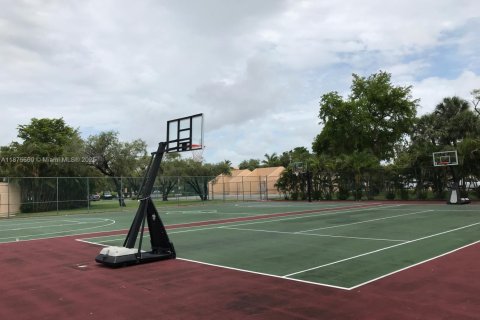 Condominio en alquiler en Miami, Florida, 2 dormitorios, 89.65 m2 № 1927500 - foto 30