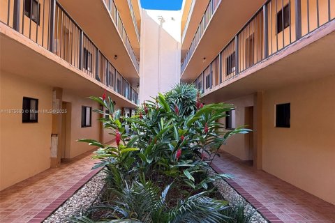 Condominio en alquiler en Miami, Florida, 2 dormitorios, 89.65 m2 № 1927500 - foto 2