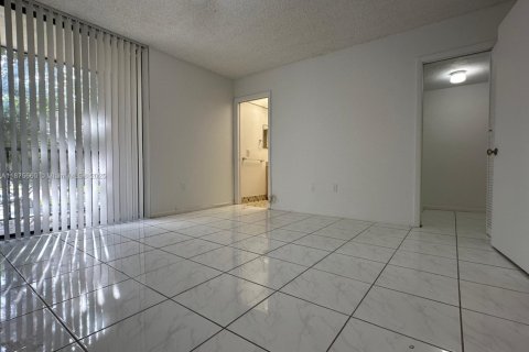 Condominio en alquiler en Miami, Florida, 2 dormitorios, 89.65 m2 № 1927500 - foto 5
