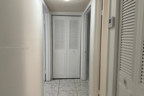 Condominio en alquiler en Miami, Florida, 2 dormitorios, 89.65 m2 № 1927500 - foto 10