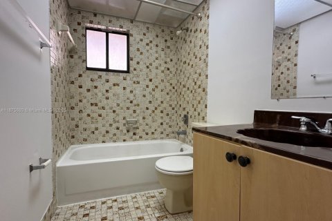 Condominio en alquiler en Miami, Florida, 2 dormitorios, 89.65 m2 № 1927500 - foto 9