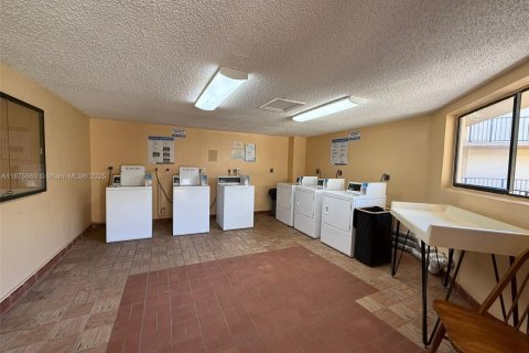 Condominio en alquiler en Miami, Florida, 2 dormitorios, 89.65 m2 № 1927500 - foto 18