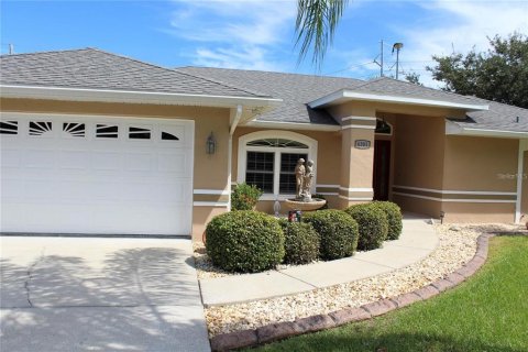 Villa ou maison à louer à Lakeland, Floride: 3 chambres, 194.63 m2 № 2390884 - photo 2