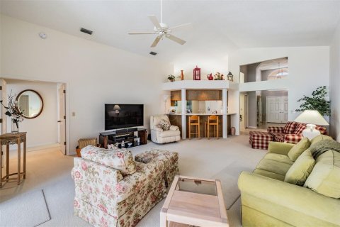 House in Tampa, Florida 3 bedrooms, 216.56 sq.m. № 2141260 - photo 11