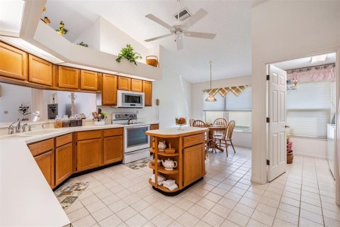 House in Tampa, Florida 3 bedrooms, 216.56 sq.m. № 2141260 - photo 12