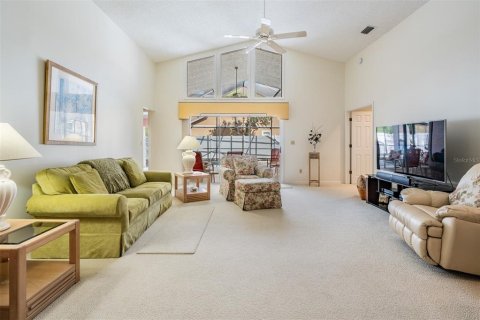 House in Tampa, Florida 3 bedrooms, 216.56 sq.m. № 2141260 - photo 10