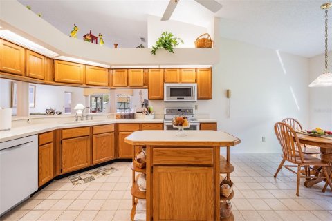 House in Tampa, Florida 3 bedrooms, 216.56 sq.m. № 2141260 - photo 17