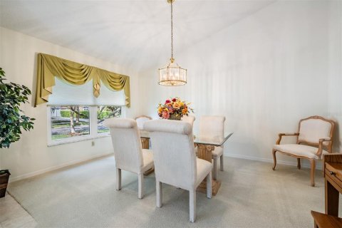 House in Tampa, Florida 3 bedrooms, 216.56 sq.m. № 2141260 - photo 7
