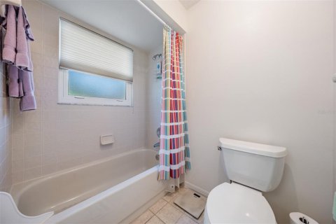 House in Tampa, Florida 3 bedrooms, 216.56 sq.m. № 2141260 - photo 30