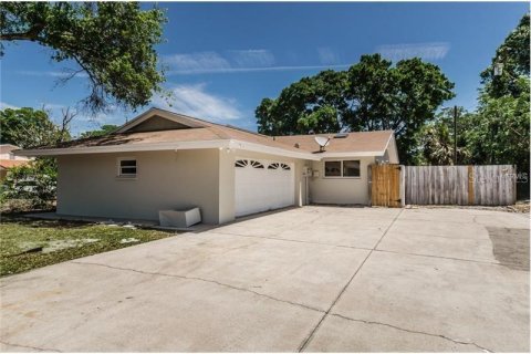 Villa ou maison à louer à Saint Petersburg, Floride: 5 chambres, 307.13 m2 № 2418546 - photo 24