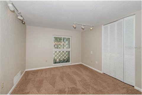 Villa ou maison à louer à Saint Petersburg, Floride: 5 chambres, 307.13 m2 № 2418546 - photo 12