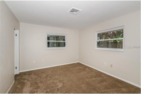 Villa ou maison à louer à Saint Petersburg, Floride: 5 chambres, 307.13 m2 № 2418546 - photo 18