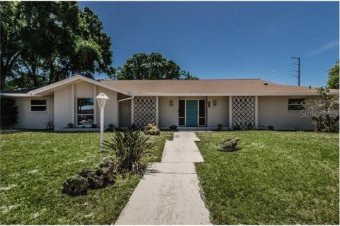 Villa ou maison à Saint Petersburg, Floride 5 chambres, 307.13 m2 № 2418546