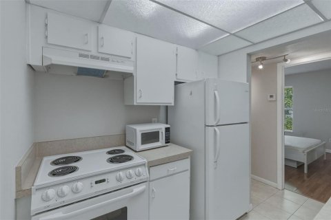 Copropriété à louer à Clearwater, Floride: 2 chambres, 75.53 m2 № 2102779 - photo 9