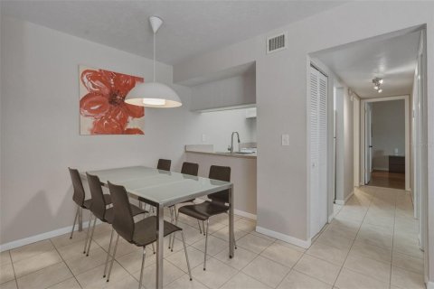 Copropriété à louer à Clearwater, Floride: 2 chambres, 75.53 m2 № 2102779 - photo 6