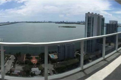 Copropriété à louer à Miami, Floride: 3 chambres, 133.04 m2 № 1763127 - photo 2