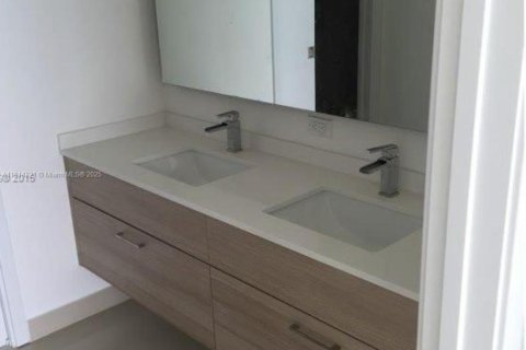 Copropriété à louer à Miami, Floride: 3 chambres, 133.04 m2 № 1763127 - photo 6