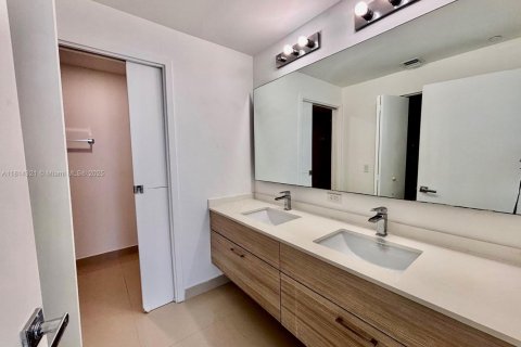 Copropriété à louer à Miami, Floride: 3 chambres, 133.04 m2 № 1763127 - photo 7