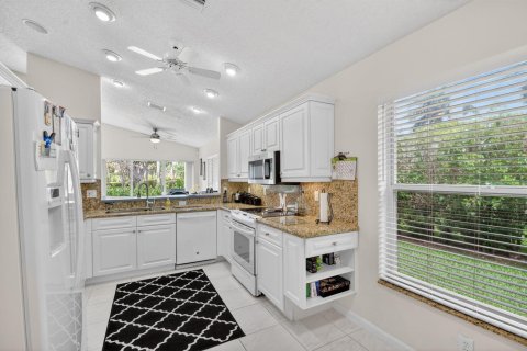 House in Boynton Beach, Florida 3 bedrooms, 179.95 sq.m. № 2182828 - photo 12