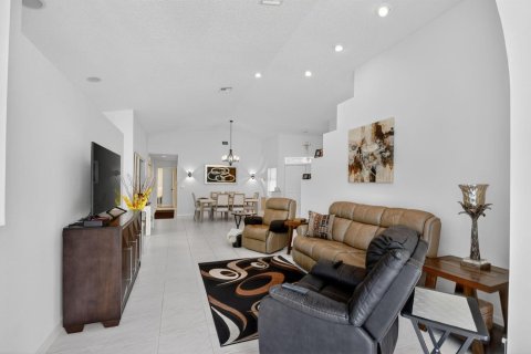 House in Boynton Beach, Florida 3 bedrooms, 179.95 sq.m. № 2182828 - photo 10
