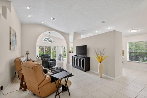 House in Boynton Beach, Florida 3 bedrooms, 179.95 sq.m. № 2182828 - photo 2