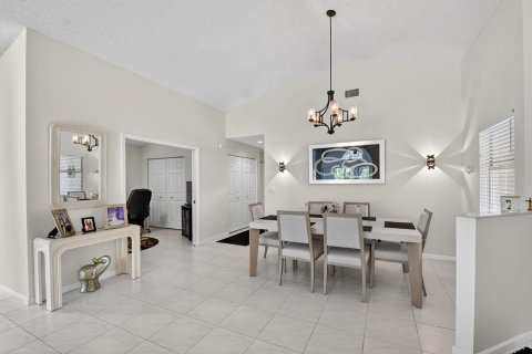 House in Boynton Beach, Florida 3 bedrooms, 179.95 sq.m. № 2182828 - photo 5