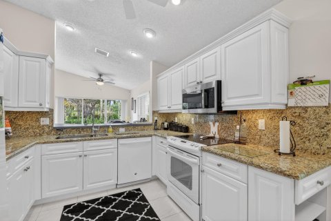 House in Boynton Beach, Florida 3 bedrooms, 179.95 sq.m. № 2182828 - photo 16