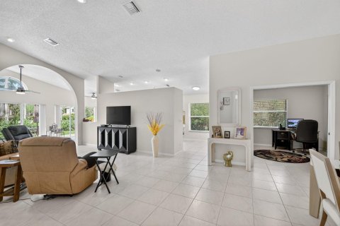 House in Boynton Beach, Florida 3 bedrooms, 179.95 sq.m. № 2182828 - photo 3