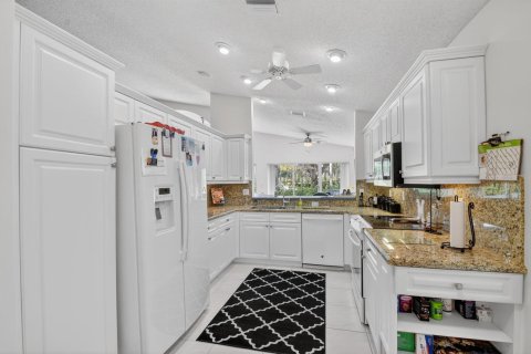 House in Boynton Beach, Florida 3 bedrooms, 179.95 sq.m. № 2182828 - photo 13