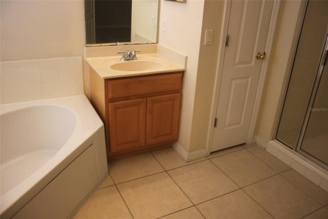 Villa ou maison à louer à Kissimmee, Floride: 4 chambres, 235.14 m2 № 1834892 - photo 13