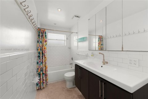 Condominio en alquiler en Miami Beach, Florida, 1 dormitorio, 61.04 m2 № 1990270 - foto 19